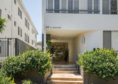 419 N Oakhurst Dr unit 102, Beverly Hills, CA 90210 - photo 2