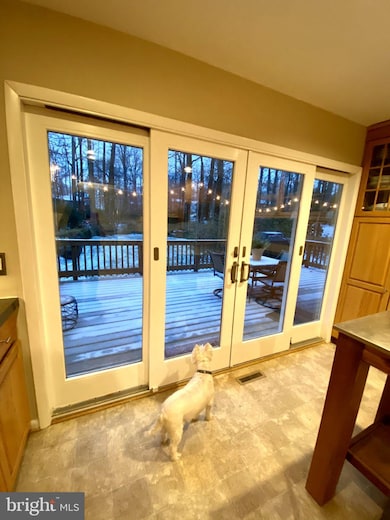 9038 Ashmeade Dr, Fairfax, VA 22032 - photo 5