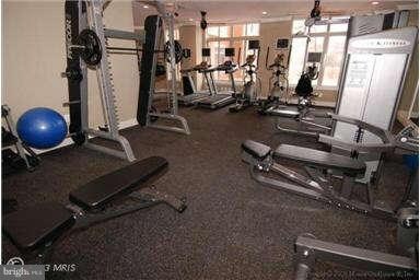 4490 Market Commons Dr unit 702, Fairfax, VA 22033 - photo 4