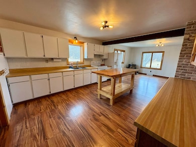 W10349 Valley View Rd, Shawano, WI 54166 - photo 3