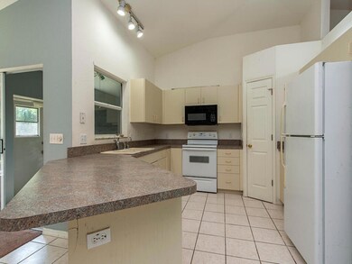 930 13th St SW Naples FL 34117 USA-004-0