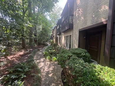 11711 Memorial Dr unit 563, Houston, TX 77024 - photo 2