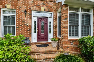 9013 Holly Leaf Ln, Bethesda, MD 20817 - photo 2