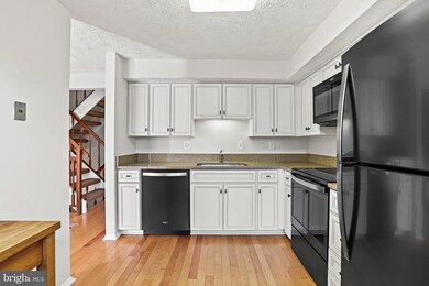 11511 Ivy Bush Ct, Reston, VA 20191 - photo 3