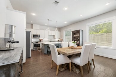 Beautiful Freestanding end-unit Home with a Yard!