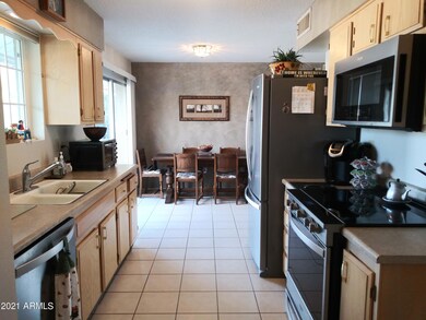 Kitchen & Dining room