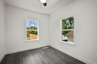 769 Dillard St unit B, Houston, TX 77091 - photo 5