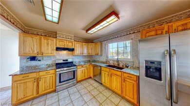 Upgraded and Upgraded Kitchen with Hickory Cabinet