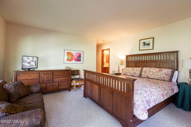 1834_glacier_ct_a_interior_bed04
