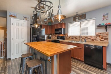 4) KITCHEN