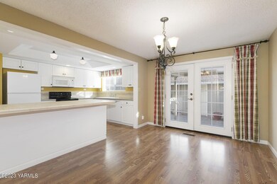Dining room W. door to back patio