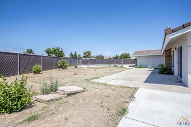 520 Theta Ln, Porterville, CA 93257 - photo 5