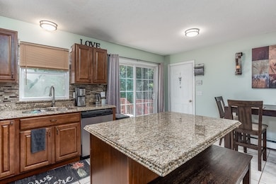 65 Santoro Rd, Worcester, MA 01606 - photo 4