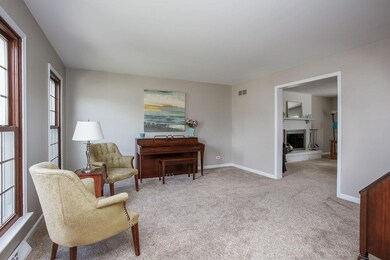 65 Venetian Way Cir, Wheaton, IL 60189 - photo 3