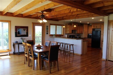 Large dining area to entertain and admire the view
