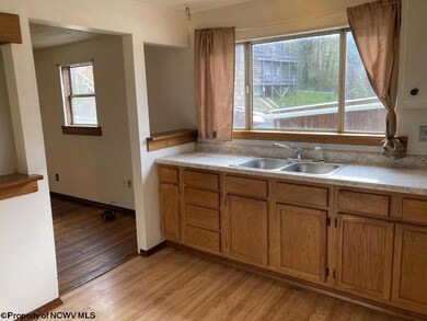 396 Baird St, Morgantown, WV 26505 - photo 6