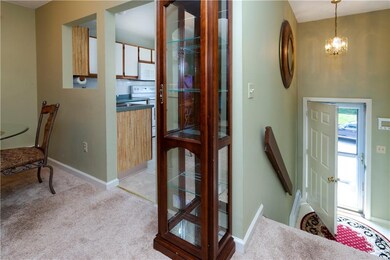 565 Quaker Ln unit 92, West Warwick, RI 02893 - photo 5