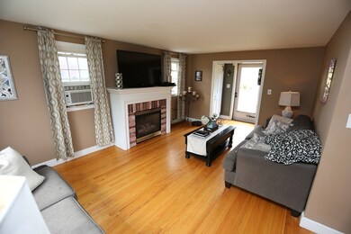 15 Mayflower Cir, Worcester, MA 01606 - photo 5