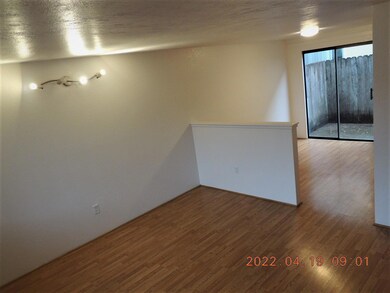 827 NE A St unit 6, Grants Pass, OR 97526 - photo 4