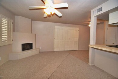 8847 N 12th Place unit 43, Phoenix, AZ 85020 - photo 2