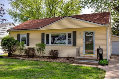 1421 62nd St, Des Moines, IA 50311 - photo 2