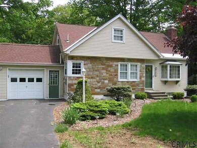 1056 Winne Rd, Schenectady, NY 12309 - photo 5