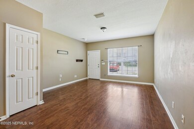 3566 Twisted Tree Ln, Jacksonville, FL 32216 - photo 4