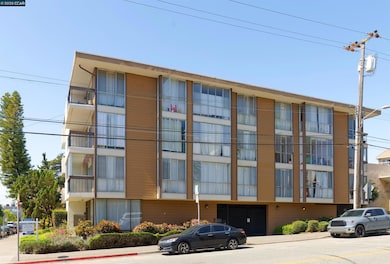 4099 Howe St unit 203, Oakland, CA 94611 - photo 2