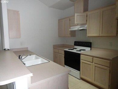 531 Mountain View Dr, Central Point, OR 97502 - photo 5