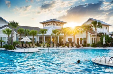 KingfishBay_Pool-Sunflare