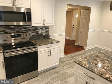 6918 Woodstream Ln, Lanham, MD 20706 - photo 7