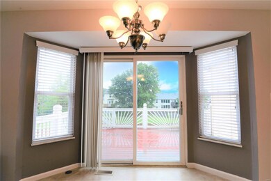 dining/kitchen area