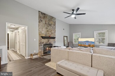 3943 Orange St, Triangle, VA 22172 - photo 6