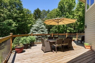 05_6320LakewoodPointeDrive_66002_Deck_Lo