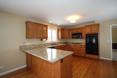 1255 Thackery Ct, Naperville, IL 60564 - photo 6