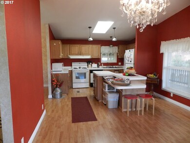 920 E 19th St, the Dalles, OR 97058 - photo 4