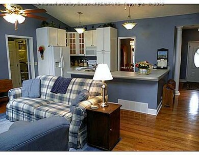 613 Parkstone Dr, Fraziers Bottom, WV 25082 - photo 2