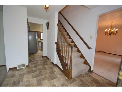 Entry/Foyer.