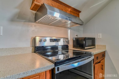 737 Roseland Place unit 2, North Brunswick, NJ 08902 - photo 3