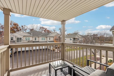 N16W26500 Meadowgrass Cir unit B, Pewaukee, WI 53072 - photo 4