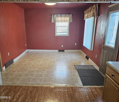 1421 4th Ave NW, Jamestown, ND 58401 - photo 3