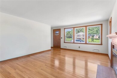 185 Pinecrest Dr, Pawtucket, RI 02861 - photo 3