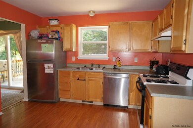 21 Oxford Dr, Saratoga Springs, NY 12866 - photo 5