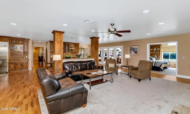 3713 E Camelback Rd-large-007-012-TOD999