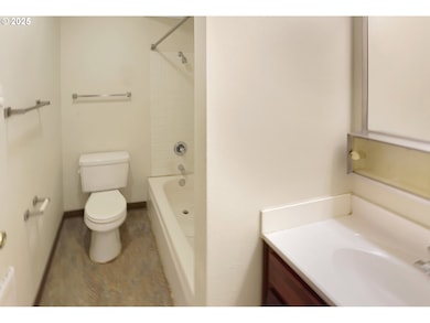 1910 SE Stark St, Portland, OR 97214 - photo 5