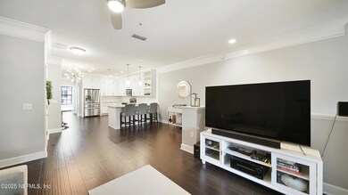 9823 Tapestry Park Cir 116-9