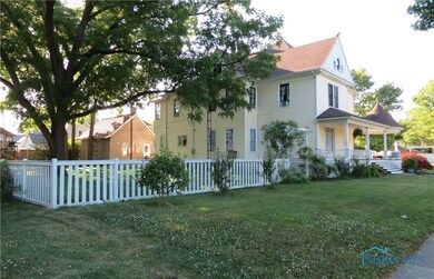 Fenced side yard!  The play gym will remain.