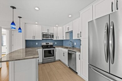 1 Hallmark Gardens unit 4, Burlington, MA 01803 - photo 6