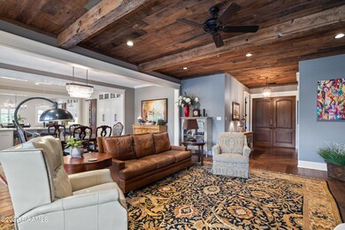 7001 Woodlawn-19