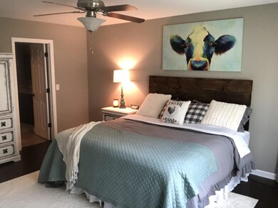 (She's turned down every offer so far for her picture, so it probably won't convey... I sorry)